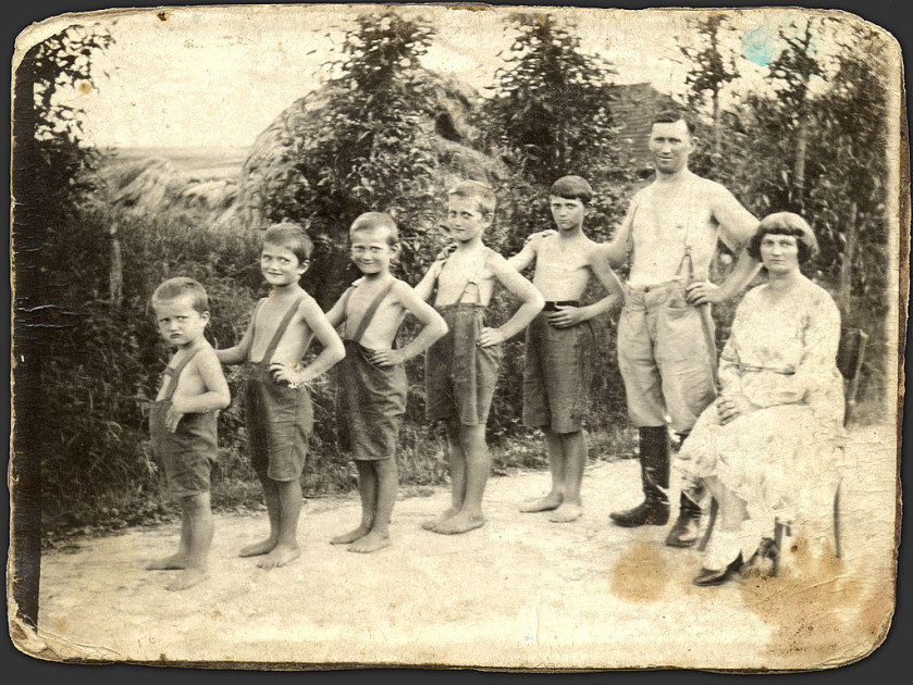 Old image of a family